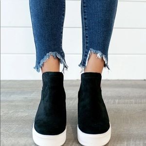 NEW ⭐️ STEVE MADDEN Wedgie Sneakers Black Suede